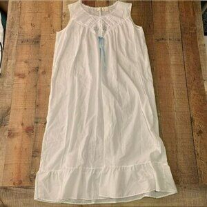 Cotillion womens vintage long night gown with embroidered flowers -L